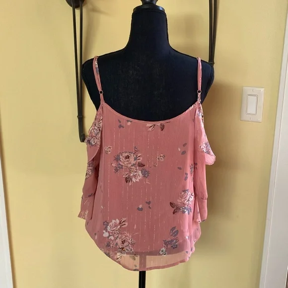 Beautiful blouse! - Picture 2 of 7